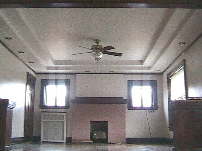 Foto del edificio - 120 Sterrett Ave