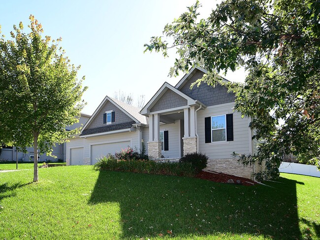 Building Photo - 19527 Shadow Ridge Dr