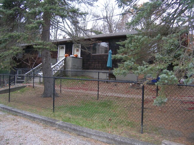 Building Photo - 263-271 Bullet Hole Rd