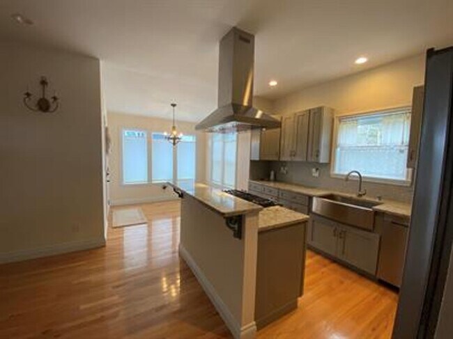 Foto del edificio - 731 N Bay Ave SE