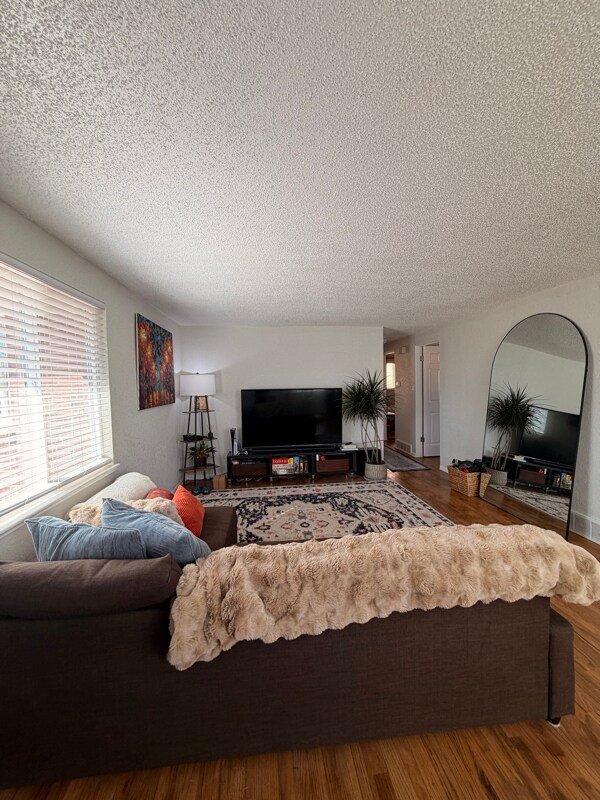 Foto del edificio - 8727-8729 W 63rd Pl