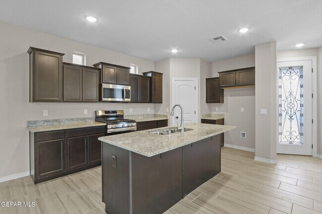 Building Photo - 14655 Pebble Hills Blvd