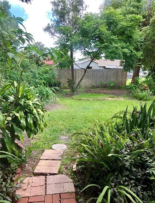 Foto del edificio - 5807 Colchester Dr