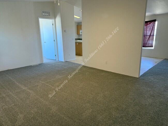 Foto del edificio - New Year Special! 50% Off First Month's Rent!