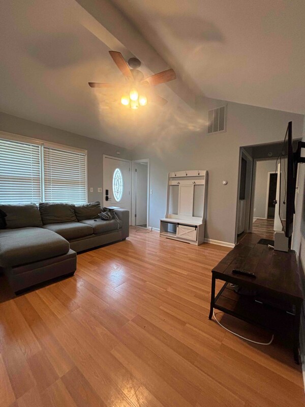 Foto del edificio - 810 Maple Ave