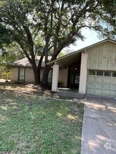 Building Photo - 1007 Madera Cir