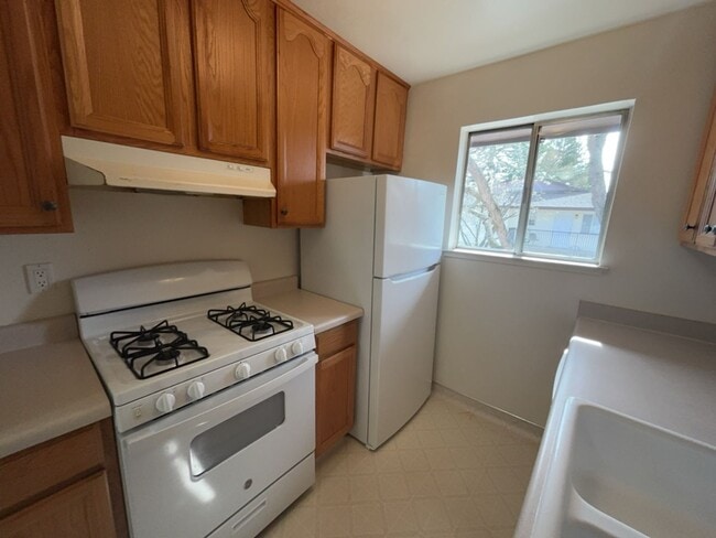 Foto del edificio - North Davis two bedroom available now!