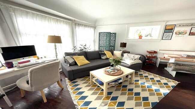 Sala de estar - 2637 S Catalina St