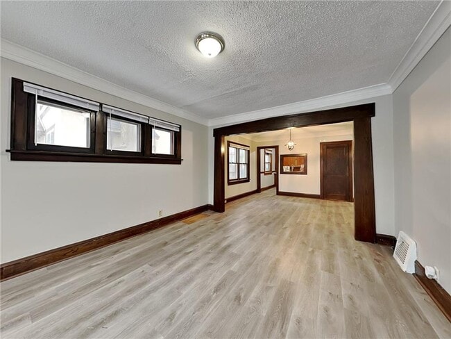 Foto del edificio - 3223 N Aldrich Ave