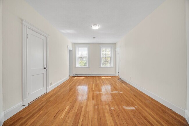 Foto del edificio - 82 Brainerd Rd