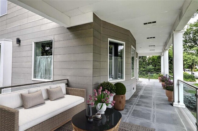 Foto del edificio - 168 Elmgrove Ave