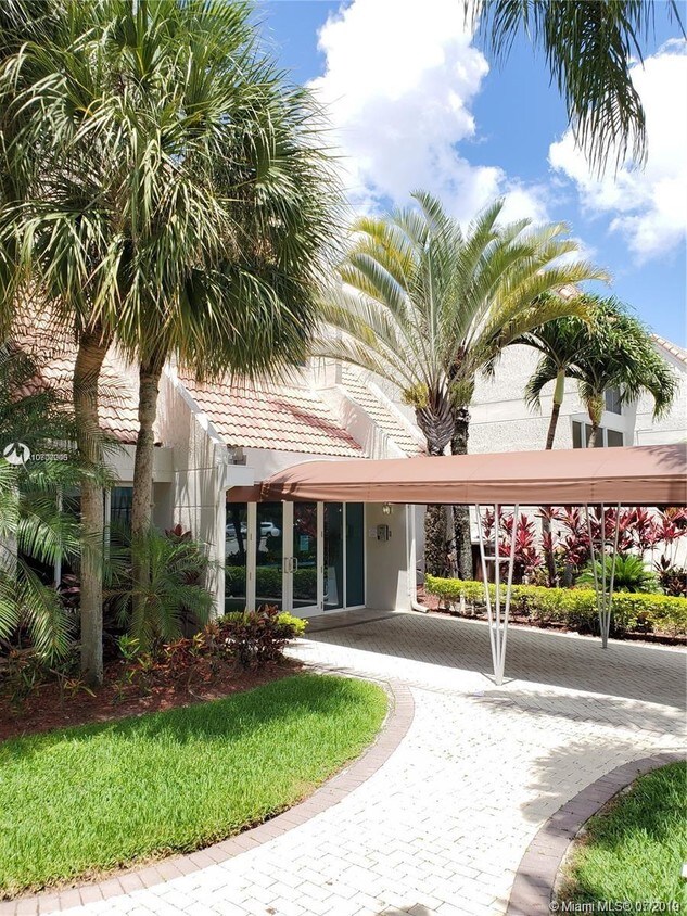 120 Lakeview Dr Unit 111, Weston, FL 33326 Condo for Rent in Weston