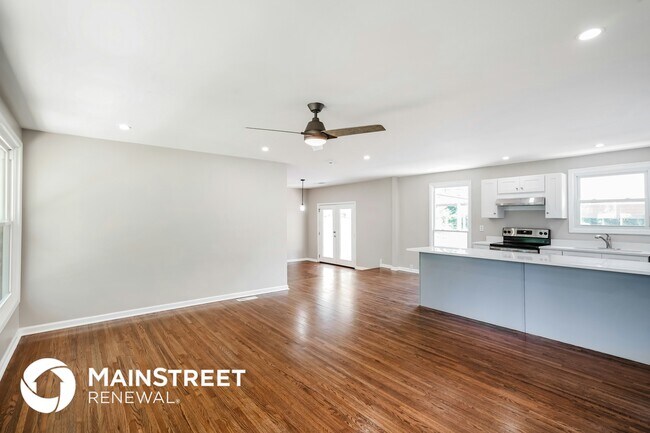 Building Photo - 2923 Hillhurst Dr