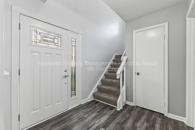 Foto del edificio - 5408 Chatham Lake Dr