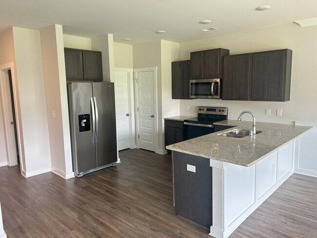 Foto del edificio - If Approved in January Receive $750 off Seconds Months Rent