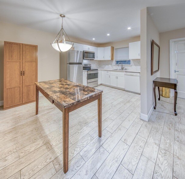 Foto del edificio - 301 S Lakeside Dr