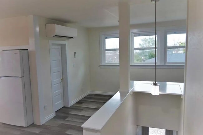 Building Photo - 487 Scenic Dr