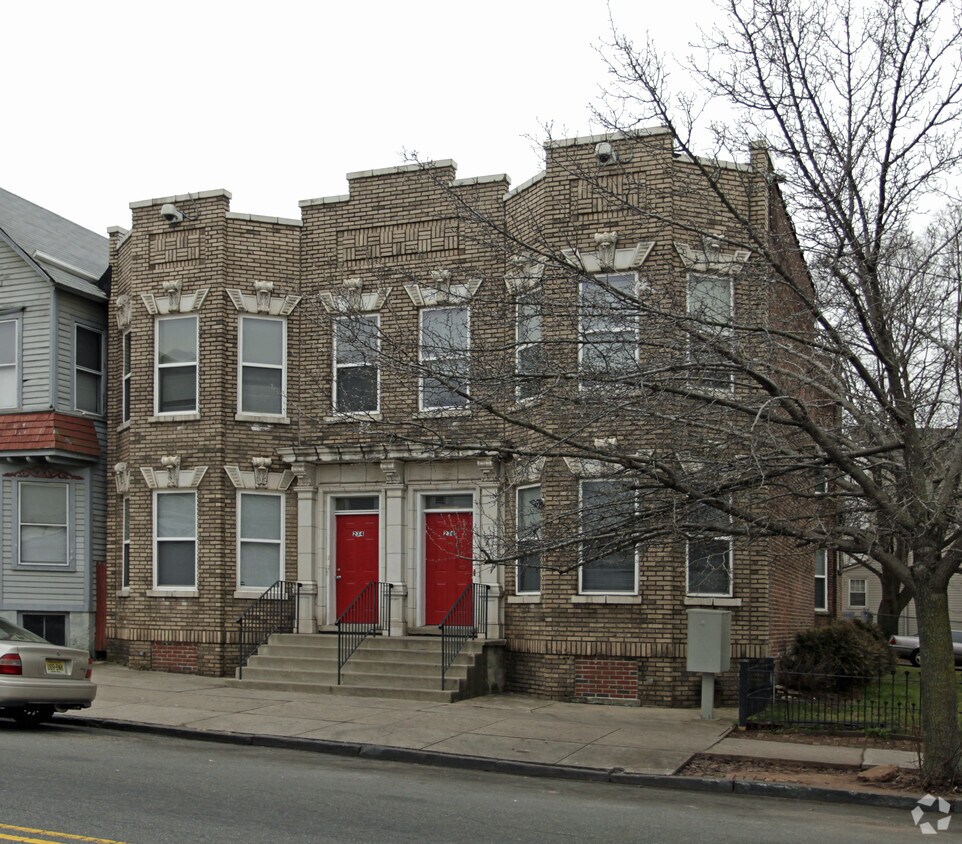 234236 St, New Brunswick, NJ 08901 Apartments in New
