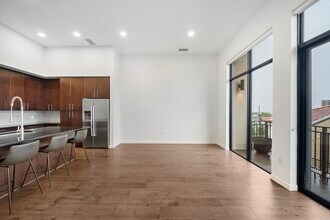 Building Photo - 4820 Caroline St