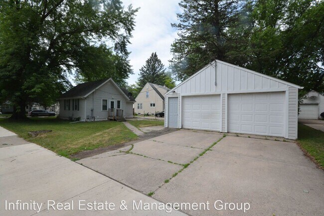 Foto del edificio - 2 br, 1 bath House - 800 12th Ave NW