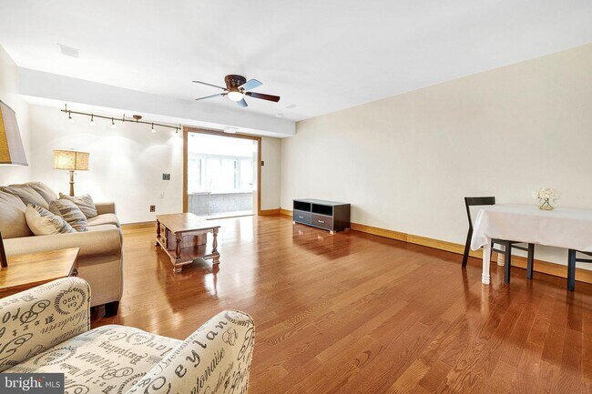 Foto del edificio - 241 Shawmont Ave