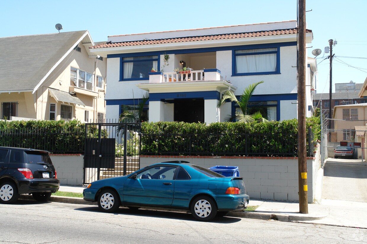 Foto principal - 2700 James M Wood Blvd