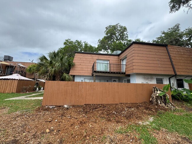 Foto del edificio - Coastal Charm Meets Modern Living: Your Dream Townhome in Port Orange Awaits!