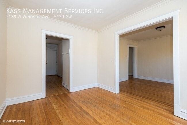 Foto del edificio - 5139 W Windsor Ave