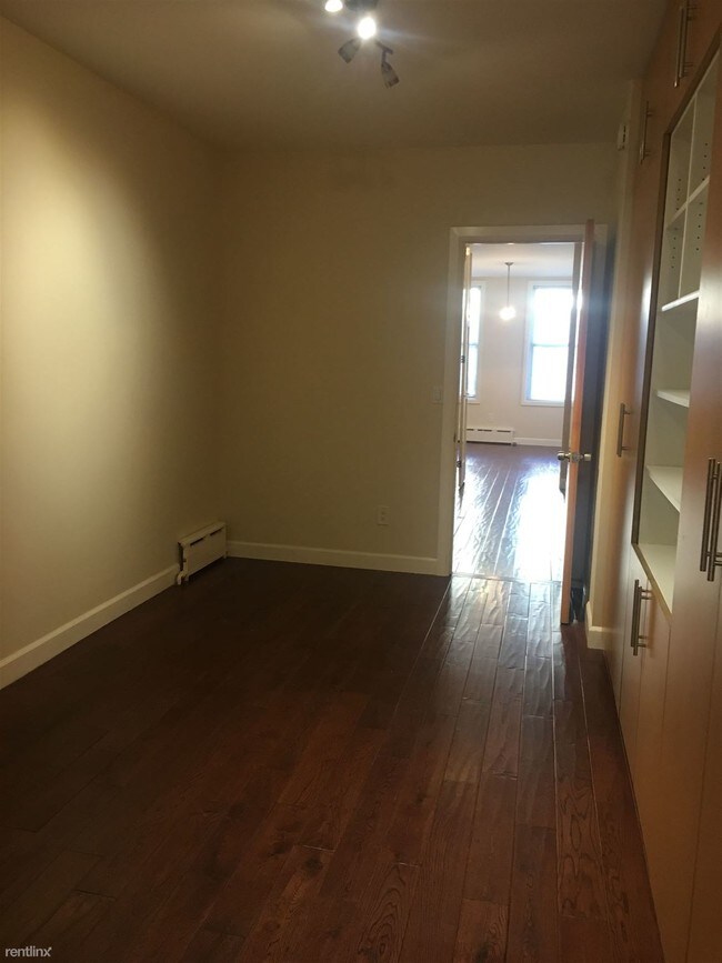 Foto del edificio - 2 br, 1 bath  - 2027 Harman St 1