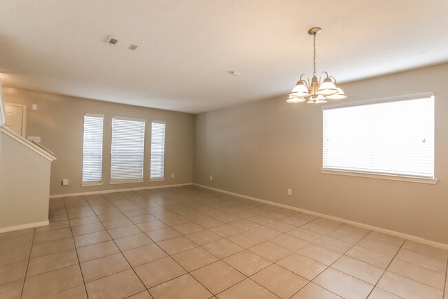 Foto del edificio - 5618 Imperial Grove Dr