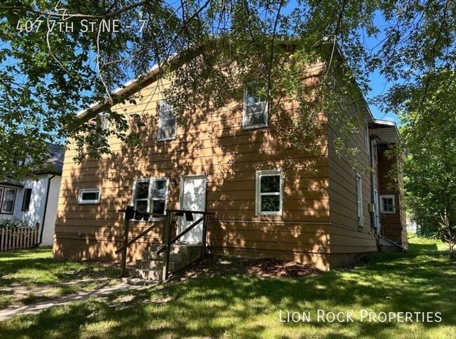 Building Photo - 407 7th St NE