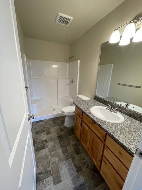 Primary Photo - 1005 SW Stoney Creek Ln
