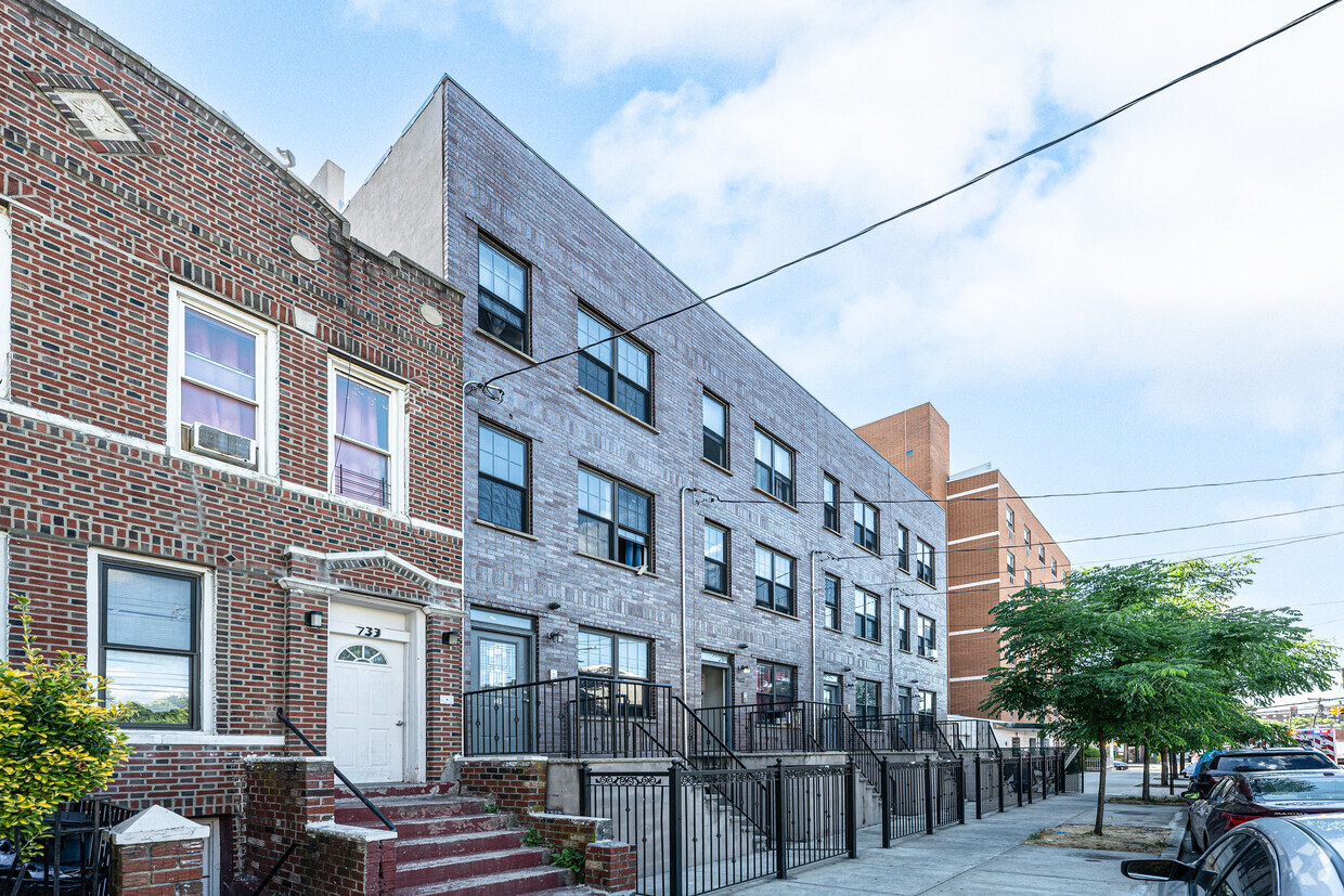 Primary Photo - 735-741 Hinsdale St