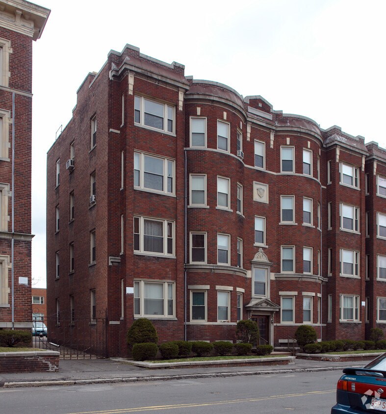 Primary Photo - 577 Pleasant St