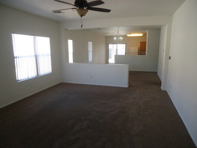 Foto del edificio - Nice 3/2 rental immediately available in Rancho Gabriela Subdivision