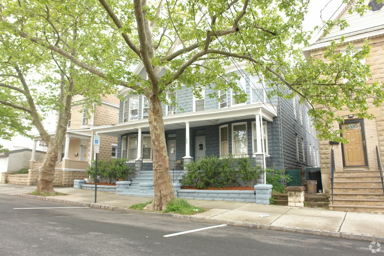 Building Photo - 131-133 Patterson St