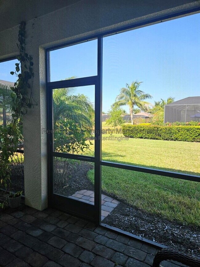 Foto del edificio - 15240 Floresta Ln