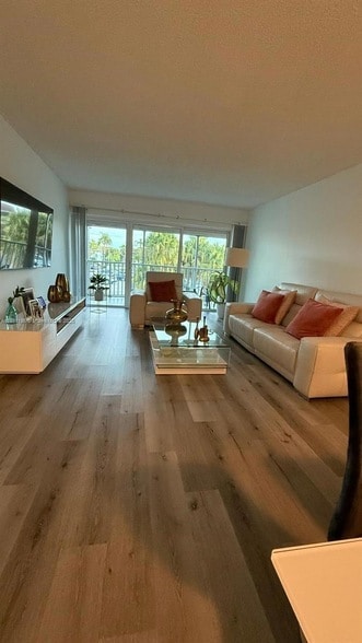 Foto del edificio - 140 Lakeview Dr