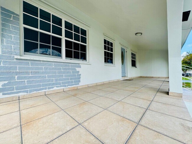 Foto del edificio - 115 W 37th St