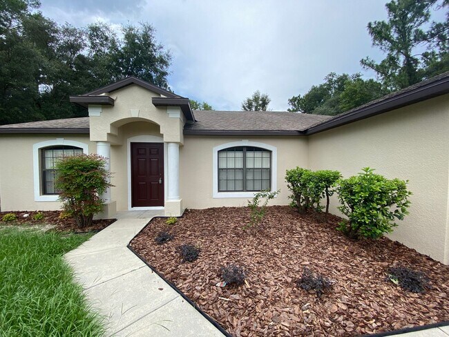 Building Photo - Desirable SW Ocala Neighborhood 3/2/2 **Wo...