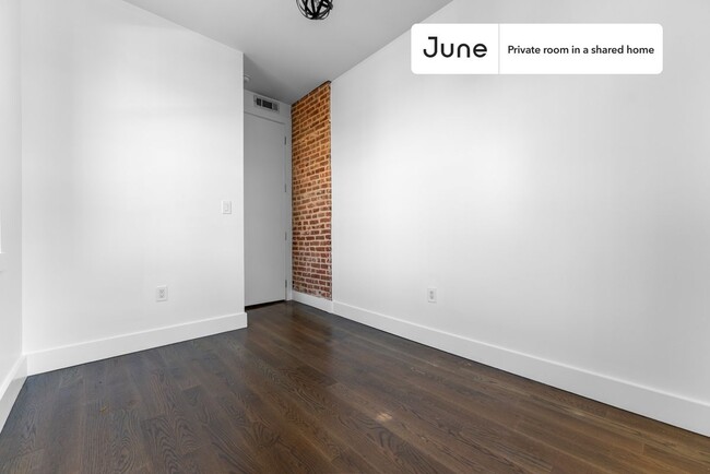 Foto del edificio - Private bedroom in 4 bed/2 bath Home