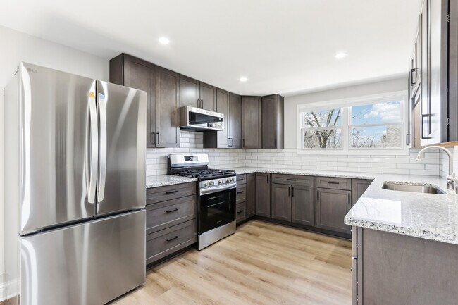 Cocina - 1715 W Custer Ave