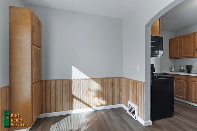 Foto del edificio - 3 Bedroom Home in Robbinsdale