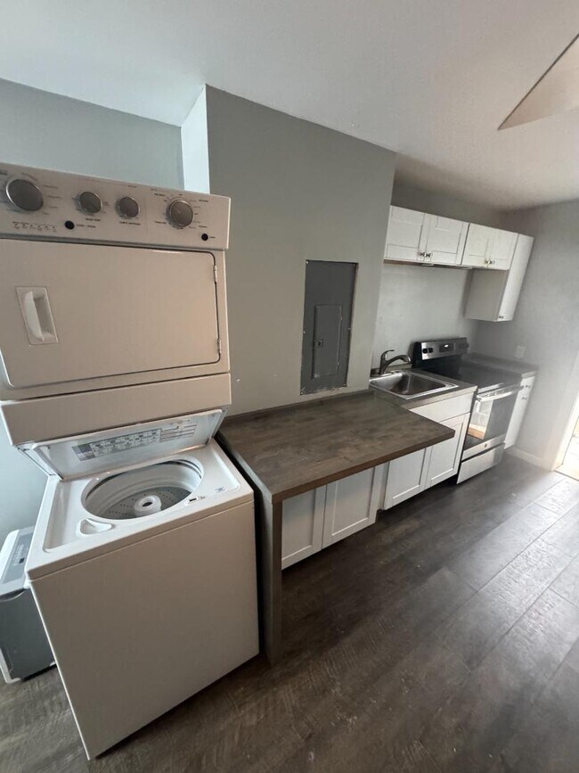 Foto del edificio - 308 Lockard Ave