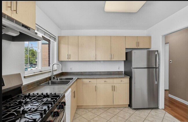 Foto del edificio - 2527 S University Blvd