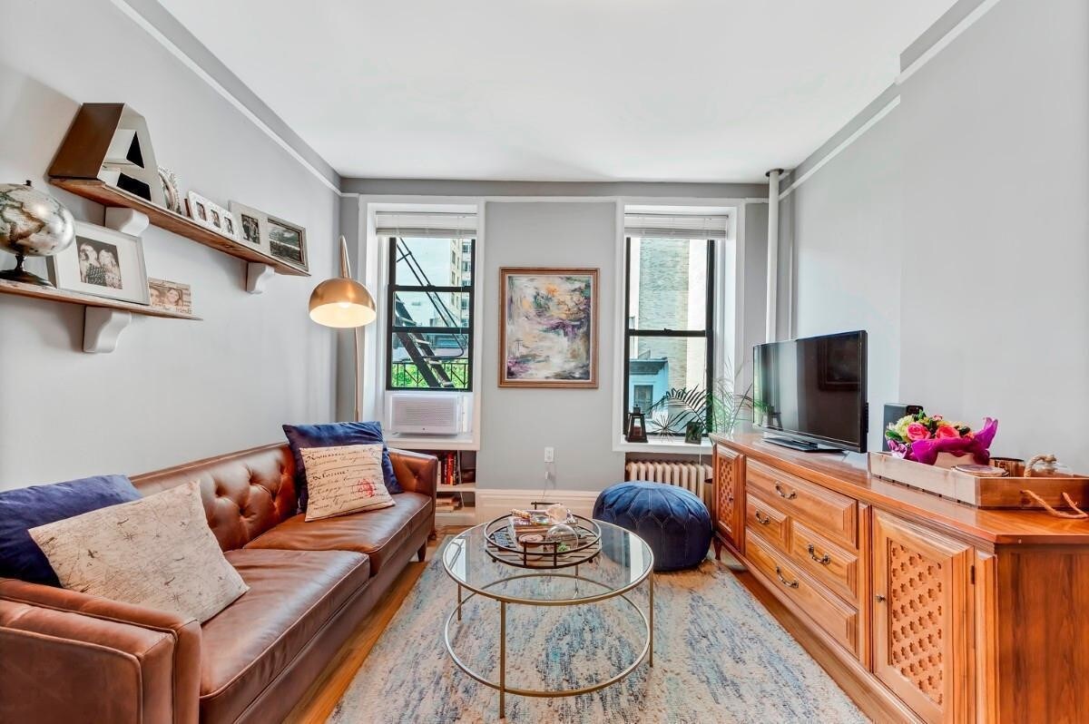 Primary Photo - 309 East 18th Street