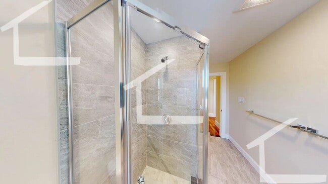 Building Photo - Fully Renovated Unit in Oak Sq. In-Unit Wa...
