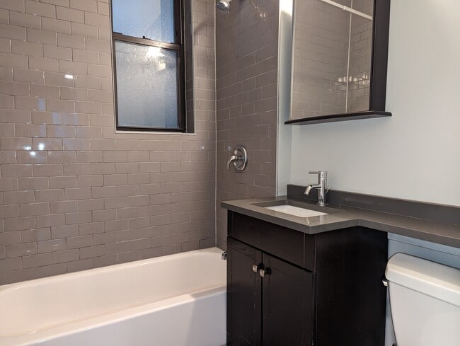 Foto del edificio - 4423 N Wolcott Ave