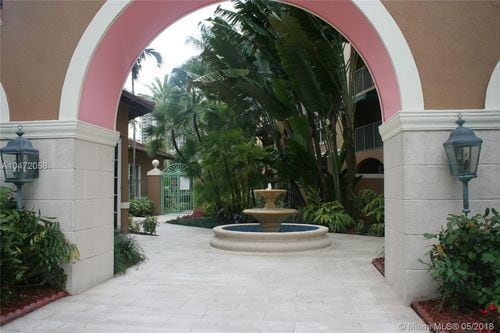 Building Photo - 19654 E Country Club Dr