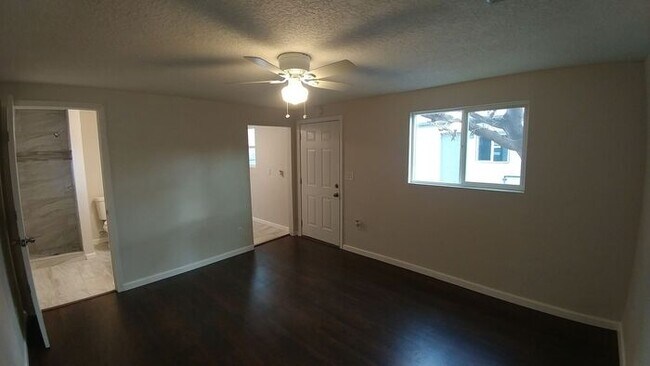 Building Photo - 4723 Glendale Rd NW